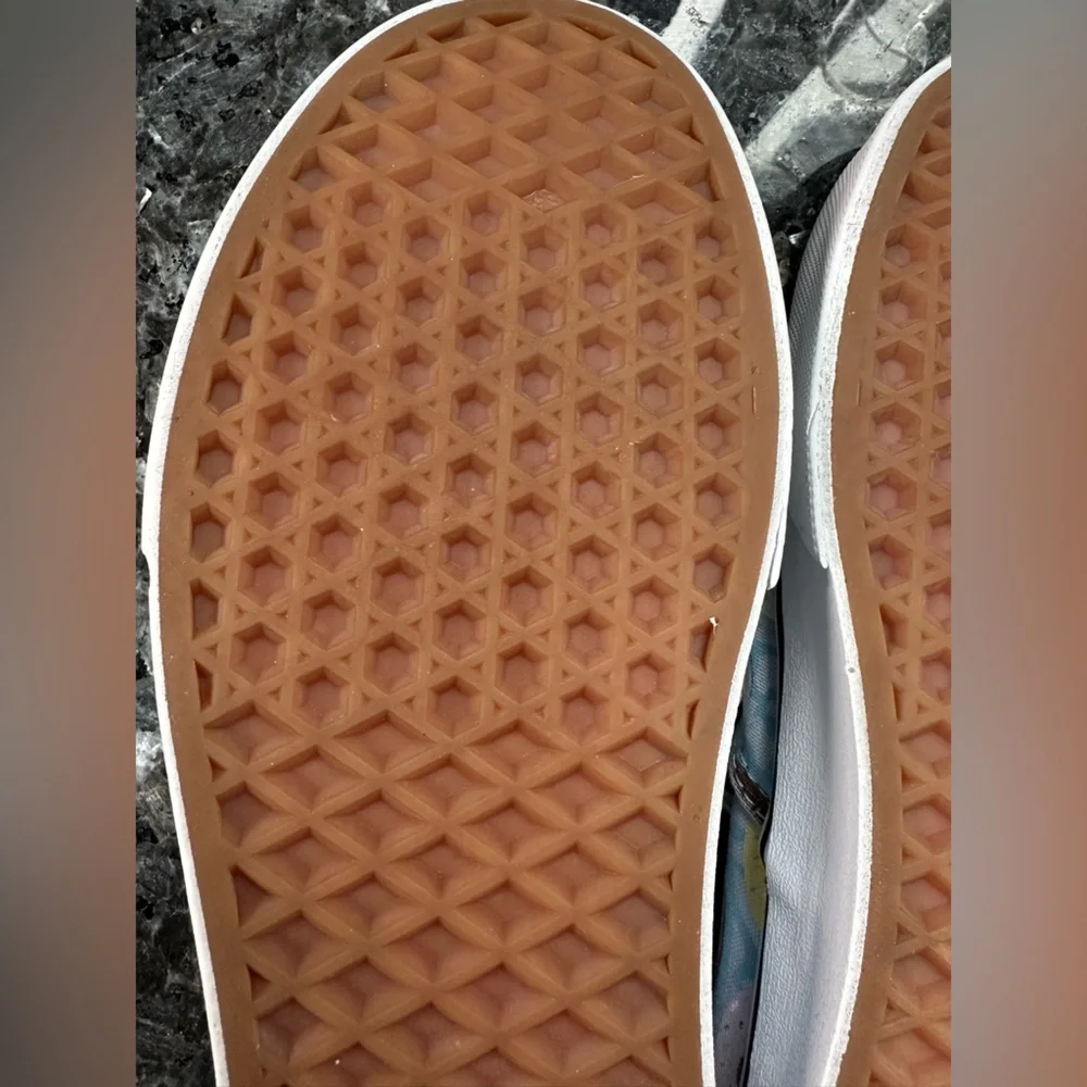 VANS RARE Authentic Donuts Munchies Sprinkles Shoes Size 7.5 Men's 9 Women's